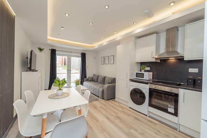 Spacious Big Group House | 6 Bed | 4 Bath | 14ppl - Banbury