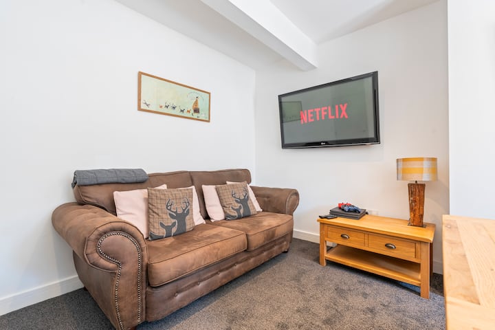 Spacious 5br House In Staveley | Wi-fi | Sleeps 10 - Chesterfield