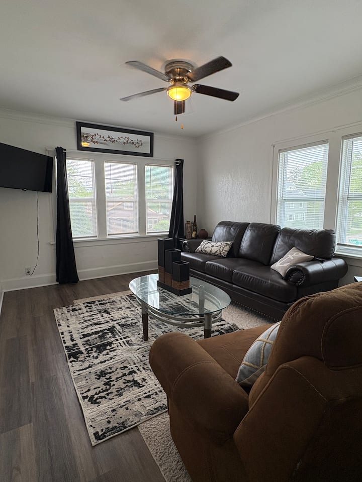 Perfect For Long Relaxing Stays - Rockford, IL