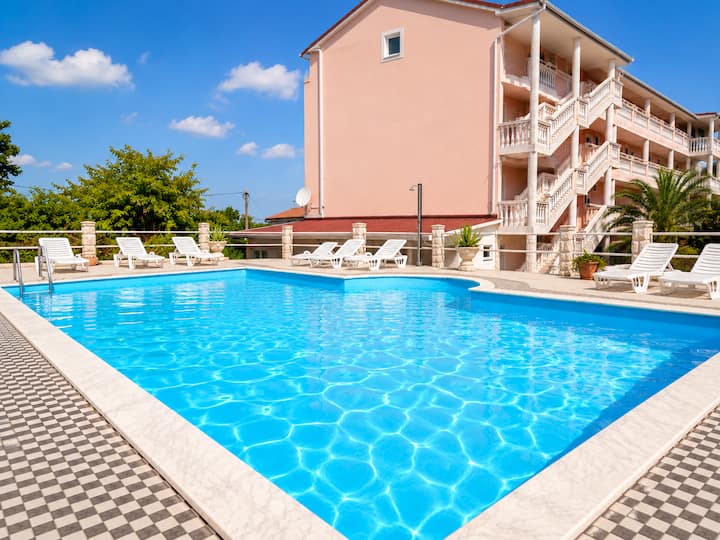 Great Apartment With Pool - Premantura