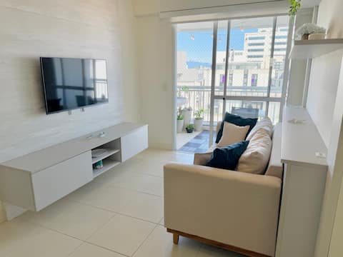 Successful Airbnb property: Prime Location • Ocean View • Pool & Gym in Centro