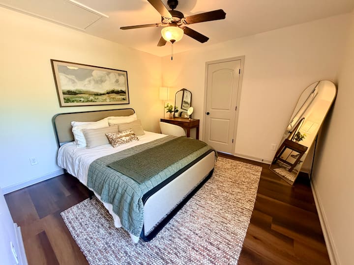 Dormitorio en el departamento sobre el garaje