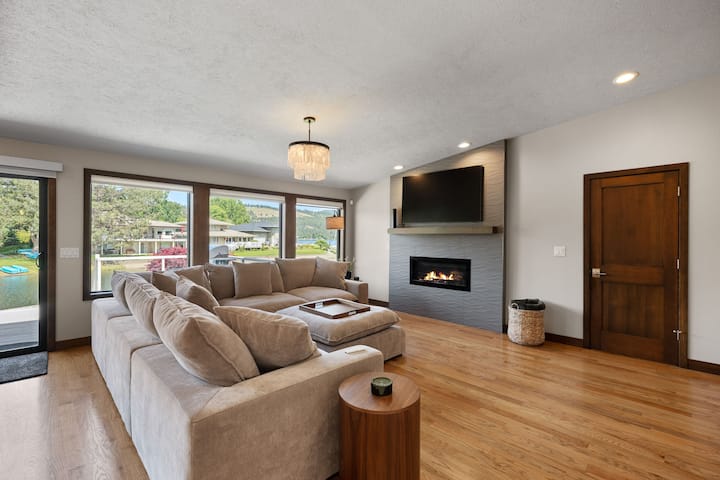 Lakeside Liberty Lake Home • Private Beach Access - Liberty Lake, WA