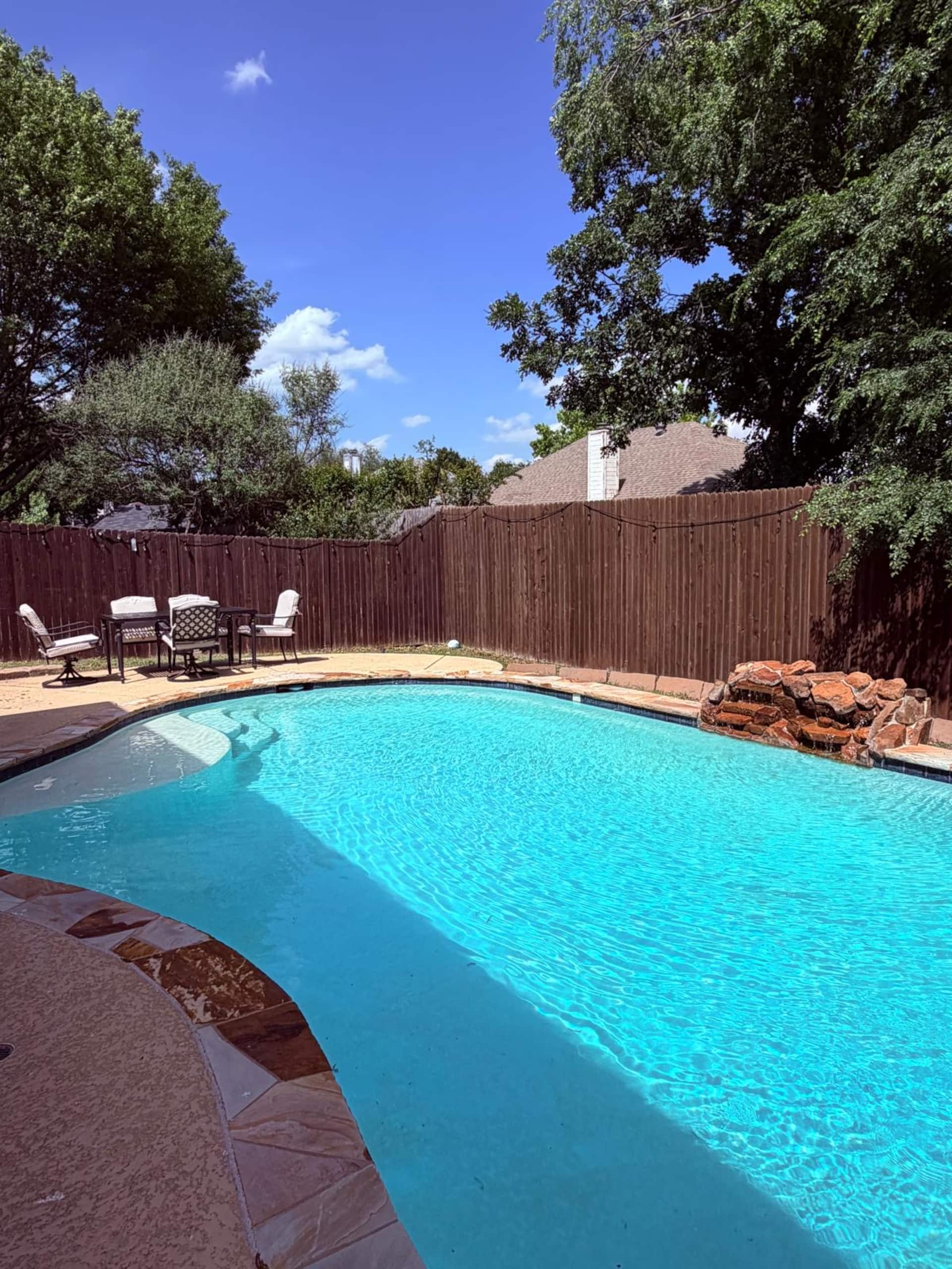 Pool House 3BR Near Dallas and Fort Worth.