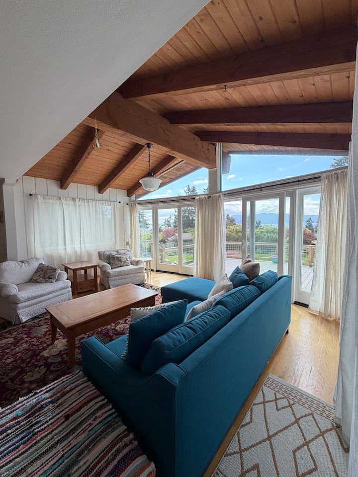 Quiet Edgemoor Home With A View - Bellingham, WA