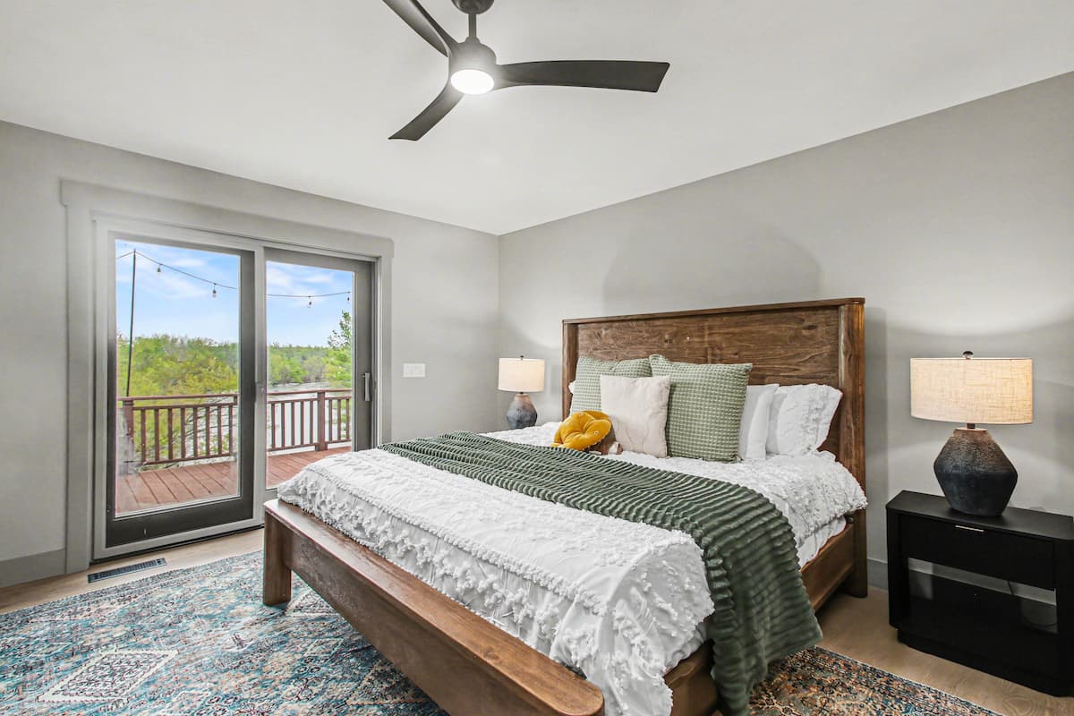 Airbnb king bedroom photo