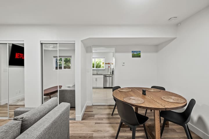 Cozy 2br Suite, Private, Family Friendly, Central - North Vancouver