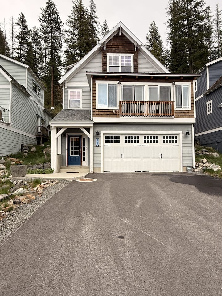 Garfield Bay Hideaway – Lake Views, Sleeps 13 - Hope, ID