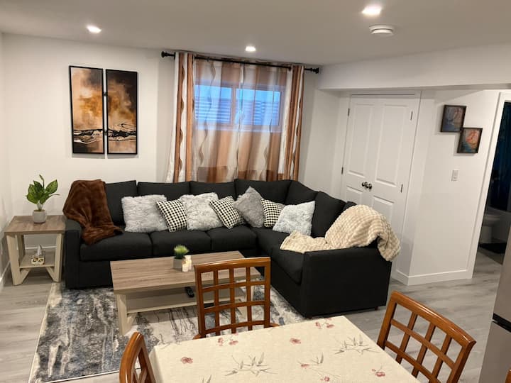 New, Modern & Cozy 2 Br Private Basement Suite - Regina