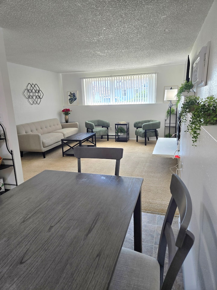 Private Duplex Home Separate Entry + Yard. - Spokane, WA
