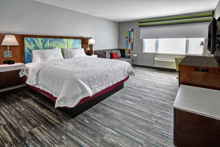 Cardiff Beach King Room W/ Breakfast, Gym & Pool - Encinitas, CA