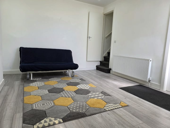 Chic City Escape/2 Bedroom House/parking/tv/wifi. - Wetherby