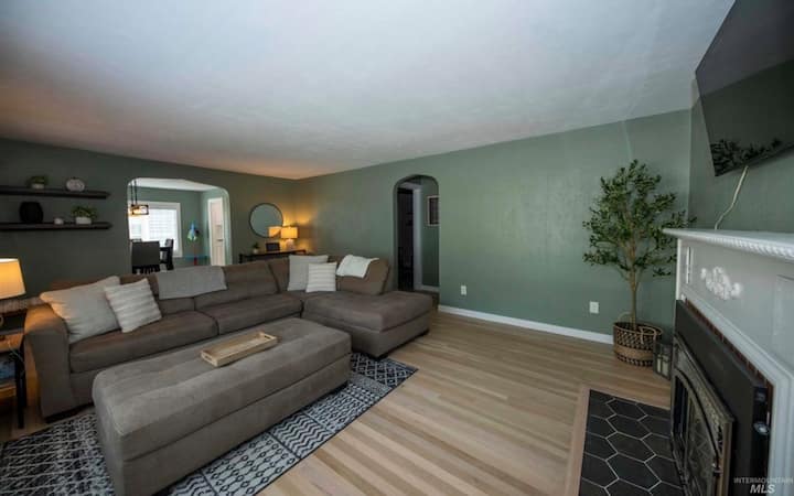 Large Orofino Home For Groups! - Orofino, ID