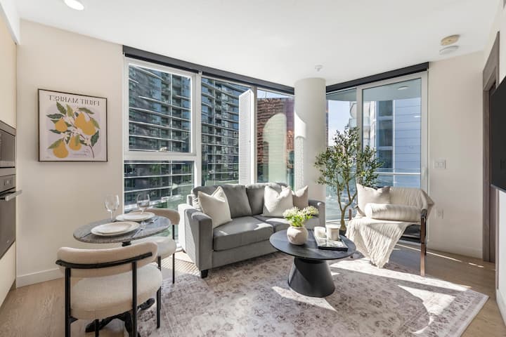Luxury 1br | Central Ac | Walk To Bc Place - Vancouver