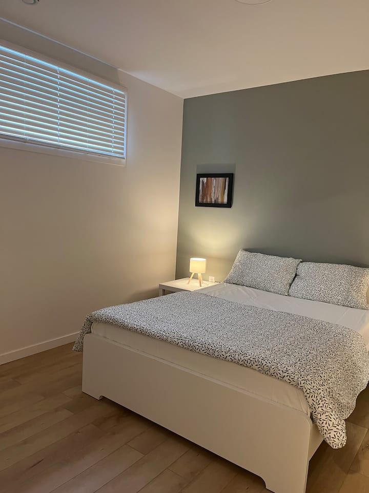 Brand New One Bedroom Suite - Private Entrance - Beaumont
