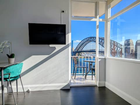 Popular Airbnb listing: Iconic Harbour Bridge View Studio in Kirribilli