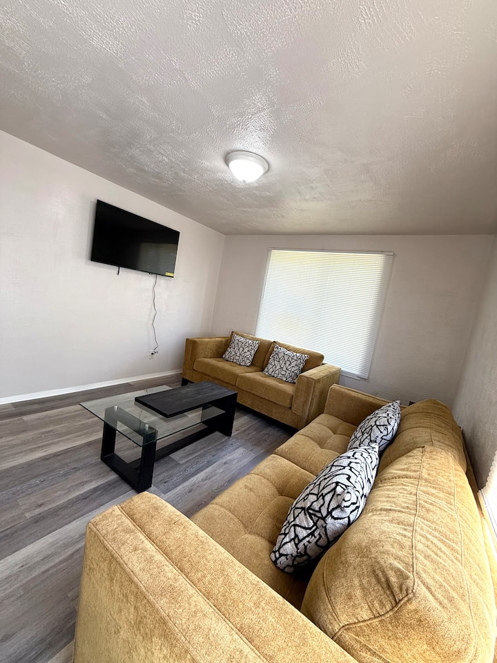 2br Mins From Shawnee | Travel Nurse Friendly - Charleston, WV