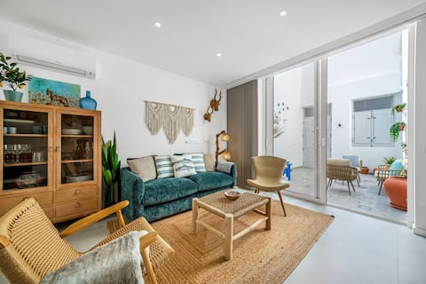 Successful Airbnb property: The Blue House - Mediterranean Loft in União Das Freguesias De Faro (Sé E São Pedro)