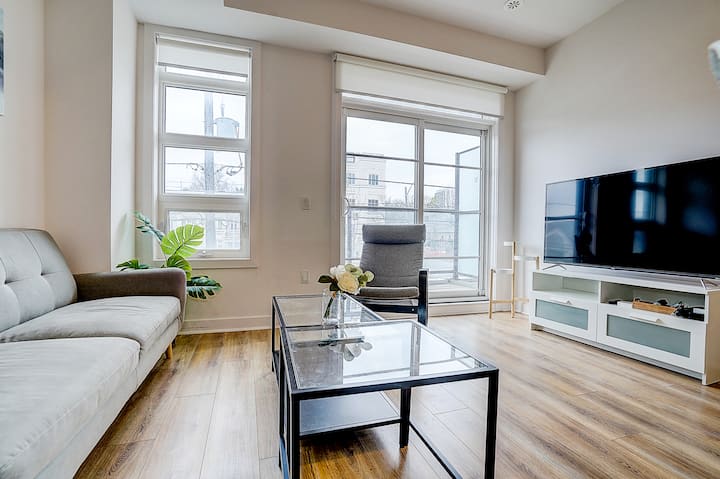 3 Beds | Free Parking | Easy Rogers Stadium Access - Toronto