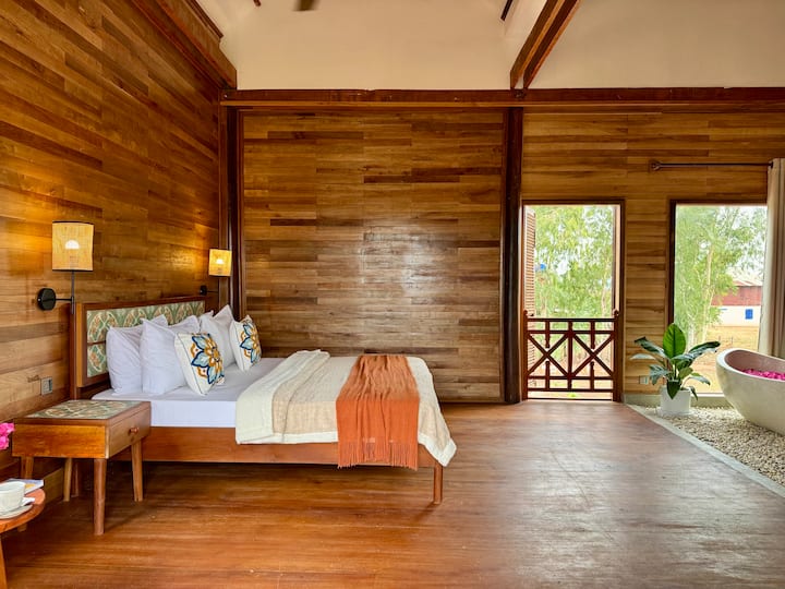 The Farm Villa/ 120-year Wooden House/private Pool - Cambodia