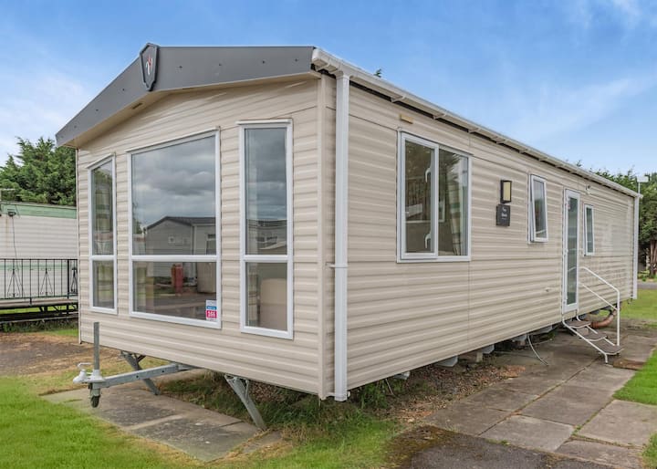 Gold 2 Bedroom Caravan, Sleeps 6. With Decking. - Frinton-on-Sea