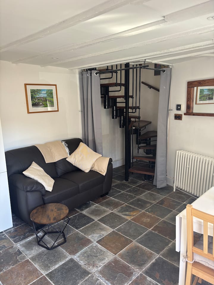 Canal-side Cosy Cottage | Brecon Beacons Escape - Abergavenny
