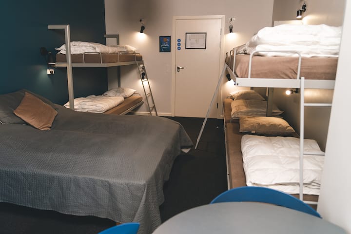 Family Room With 8 Beds And Private Bathroom - Aarhus