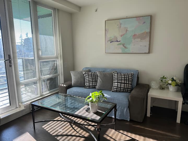 Near Center 1b1b Apartment With Gym Swimming Pool - Richmond, BC, Canada