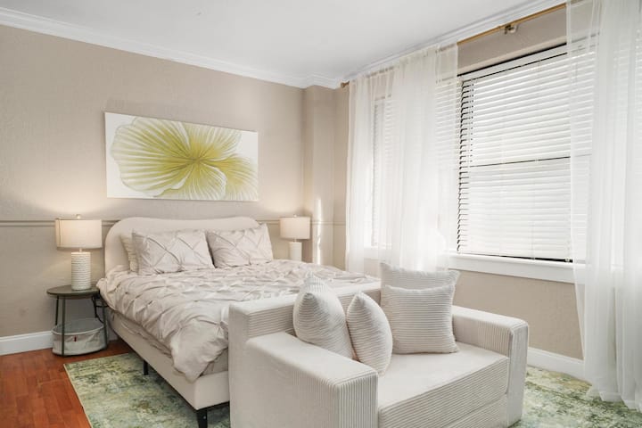 Modern & Stylish Studio In Downtown Jacksonville - Jacksonville, FL