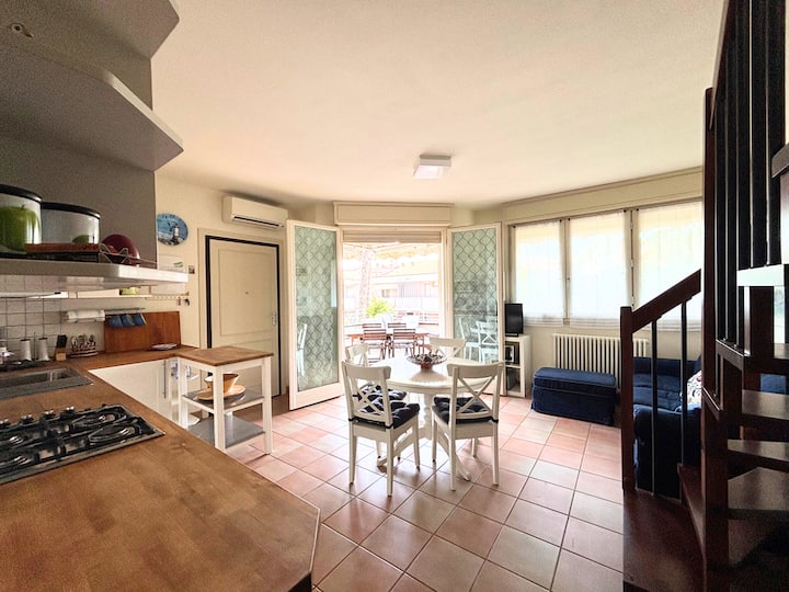 Cv022 – Cervia, Three-room Apartment With Patio - Milano Marittima