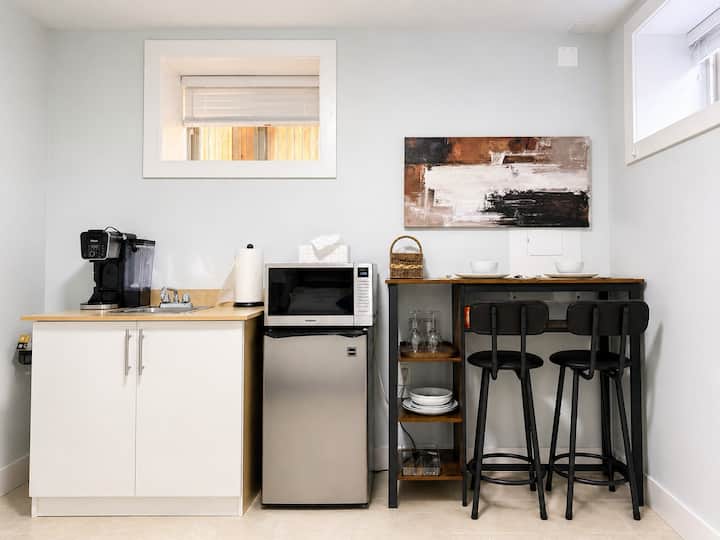 Private Suite/ Easy Transit To Bcplace/freeparking - Vancouver