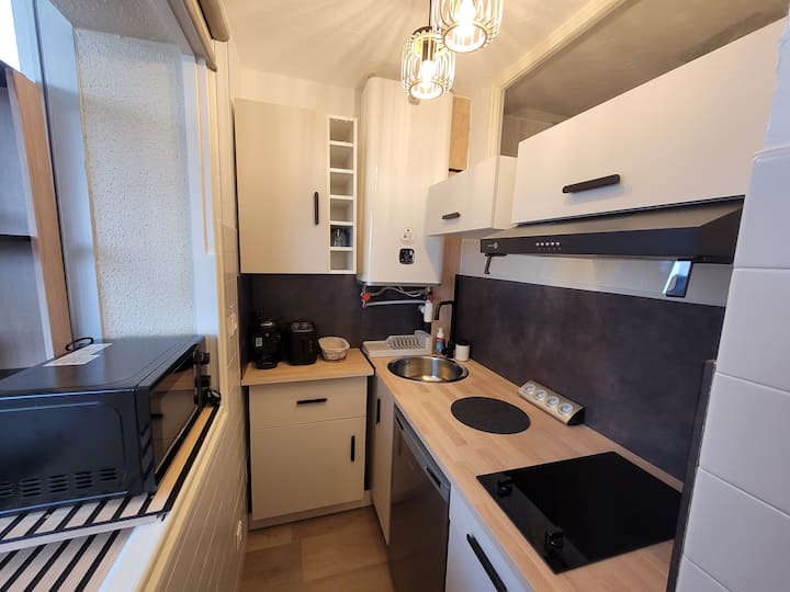 Studio Cosy Climatisé, Mer à 650 M, Parking Privé - Fréjus