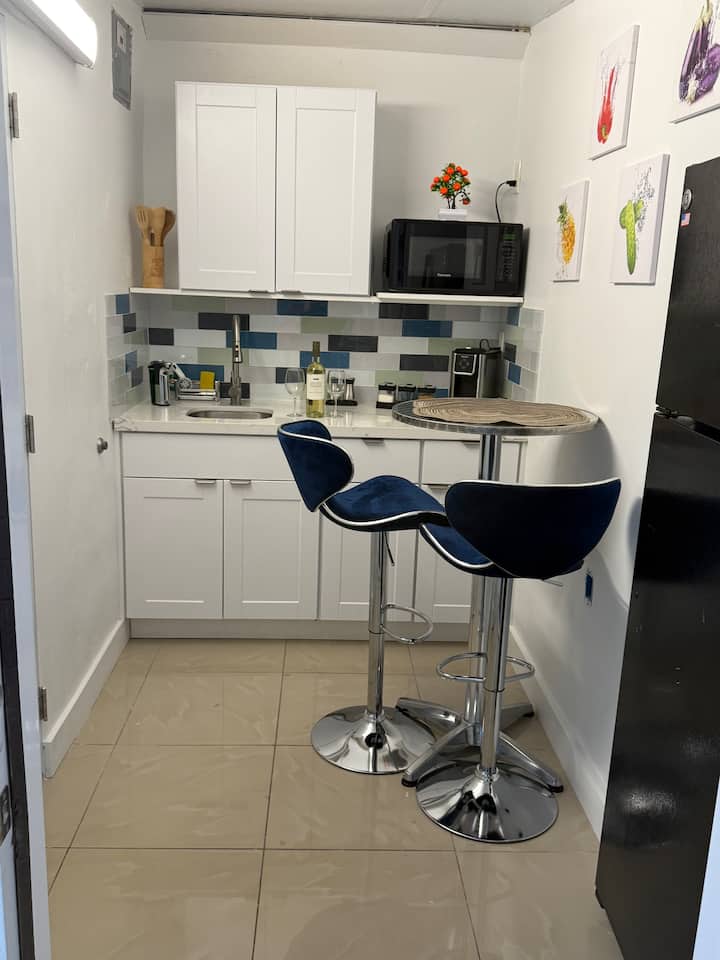 Cozy Queen Studio,patio Bbq And  Free Parking - Pembroke Pines, FL