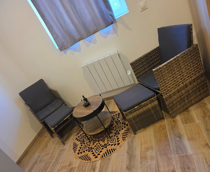 Suite Cosy Avec Véranda Privée Dans Le Beaujolais - Juliénas
