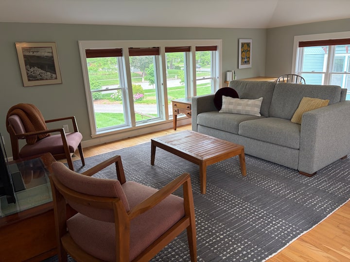 Sunlit Guesthouse In Old West Lawrence - Lawrence, KS