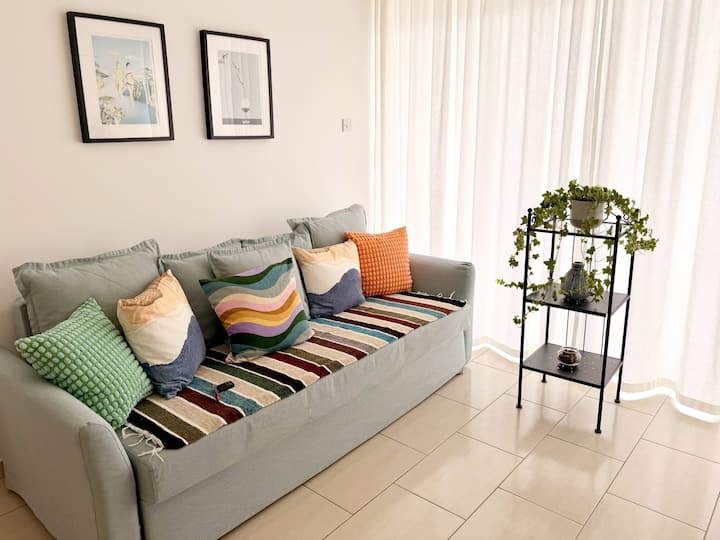 Sunny 2 Bdr Flat With Pool Near The Sea - Larnaca