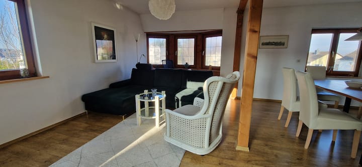 Lichtdurchflutete, Geräumige Ca. 100m² Wohnung. - Rheinbach