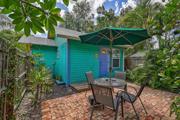 Cute Tropical Cottage Walking To Downtown Sarasota - Sarasota, FL