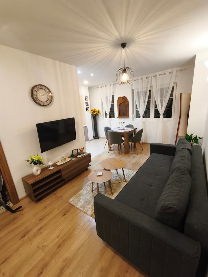 Little Vine House - Kuća Sa Dvorištem I Parkingom - Mostar
