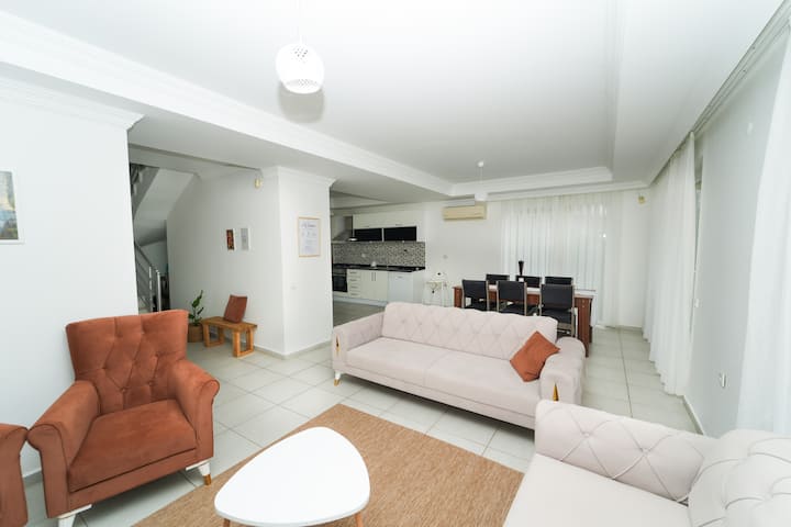 Villa Lotus, Büyük Havuzlu, Bahçeli 5+1 Villa - Ölüdeniz