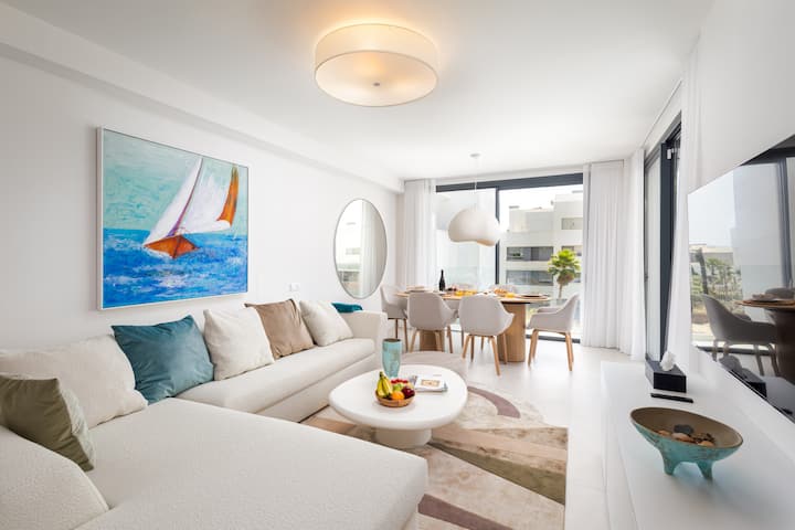 Modern Apartment With Garden View - 埃斯特波納