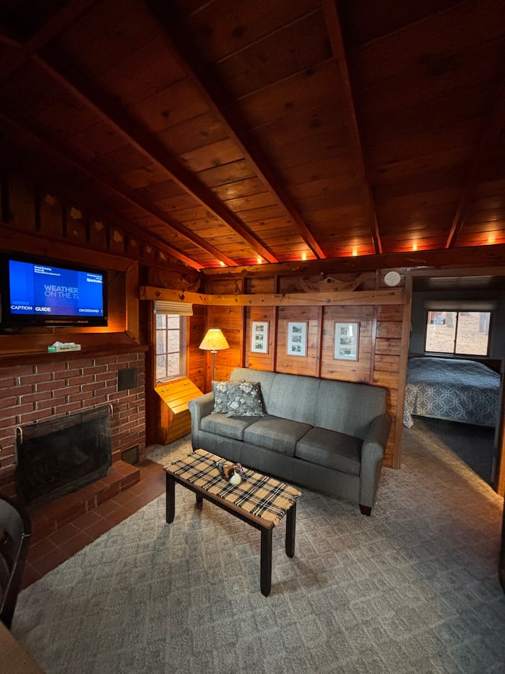 Chappie's Lakefront Cabin 10 - Wisconsin Dells, WI