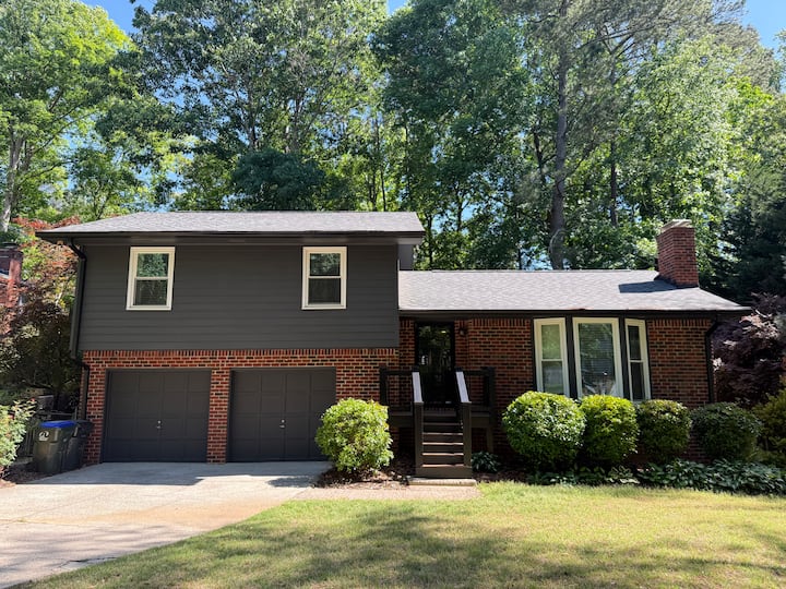 Modern Rustic 3-bedroom Near Canton St - Roswell, GA