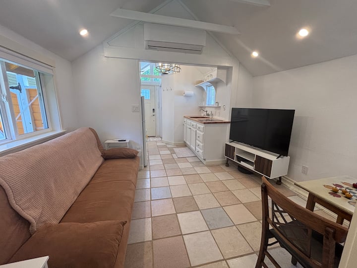 Persimmon Cottage - Bloomington, IN