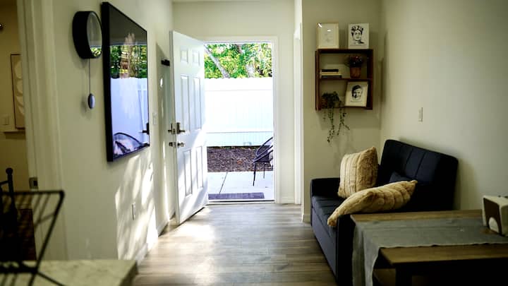 Cozy Guesthouse W/ Private Patio Spring Hill - Spring Hill