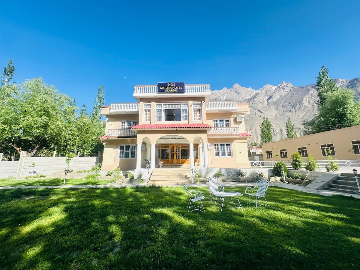 Luxury Twin Room · Epic Skardu Mountain Views