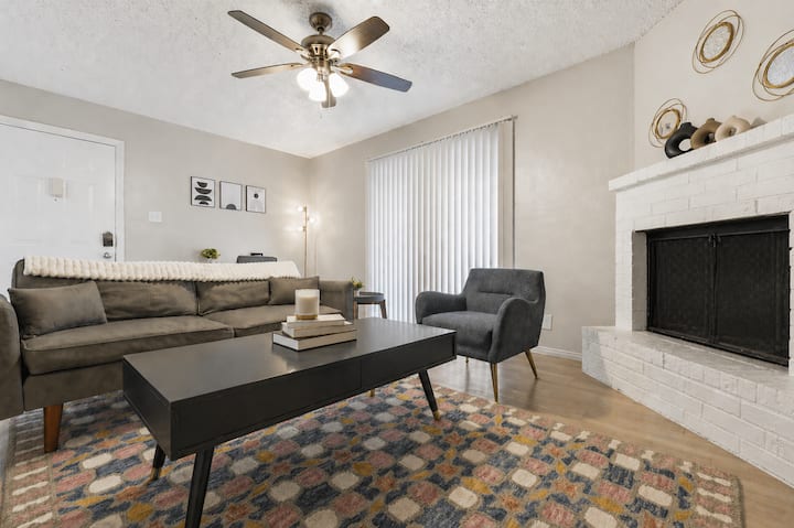 Modern King Suite Near Dell & Kalahari | Fast Wifi - Round Rock