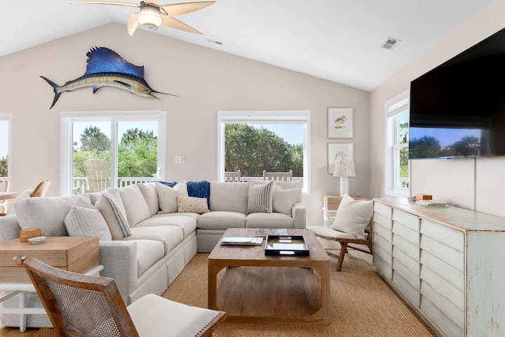 Second Wynd | Luxury Pool, Elevator, Newly Updated - Cedar Point, NC