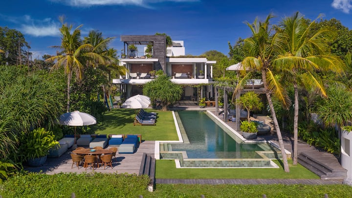 Noku Beach House | Absolute Beachfront 6br Villa - Seminyak