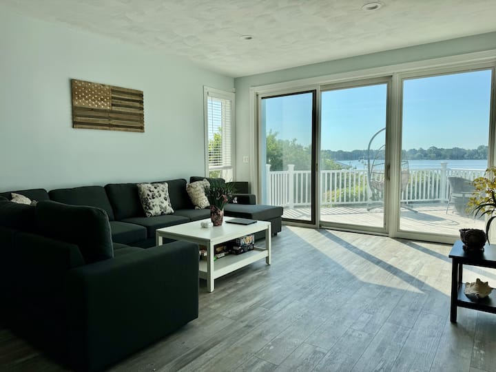 Contemporary 5 Br, 4ba, Over 3500 Sf Water Front - Chesapeake, VA